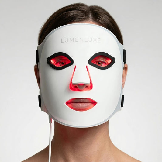 Porovnávacia štúdia účinnosti modrého svetla a kombinovanej fototerapie modrým/červeným svetlom pri liečbe acne vulgaris