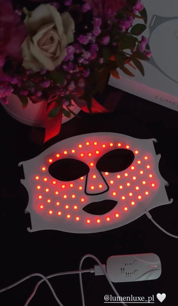 Maska LED LumenLuxe podczas dziesięciominutowego zabiegu (25)