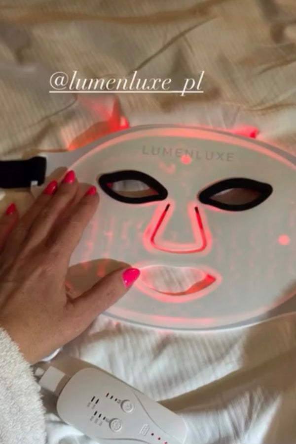 Maska LED LumenLuxe podczas dziesięciominutowego zabiegu (28)